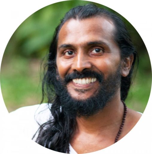 saji-round-vasishta-yoga-teacher-700x711